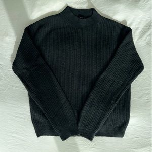 Black Uniqlo Sweater